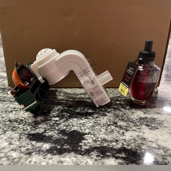 Bath and Body Works Fall Pumpkin Truck Plug and Scent bundle - Picture 6 of 11